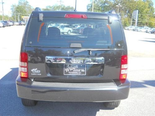 Jeep Liberty 2010 photo 4