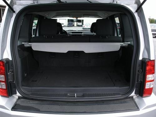 Jeep Liberty 2010 photo 2