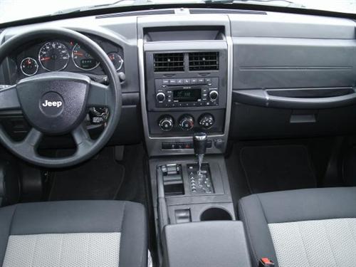 Jeep Liberty 2010 photo 4