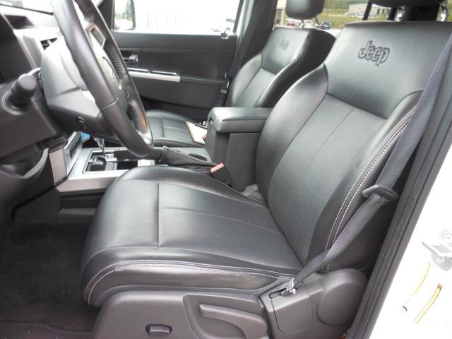 Jeep Liberty 2010 photo 2
