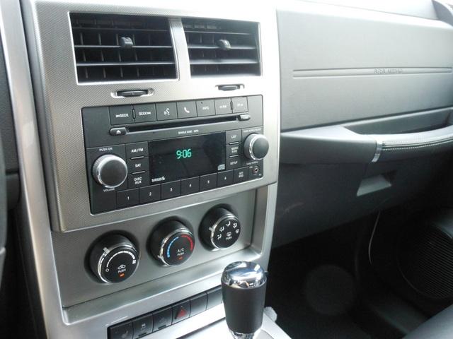 Jeep Liberty 2010 photo 4