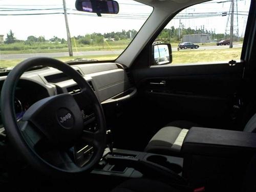 Jeep Liberty 2010 photo 5