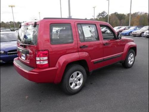 Jeep Liberty 2010 photo 2