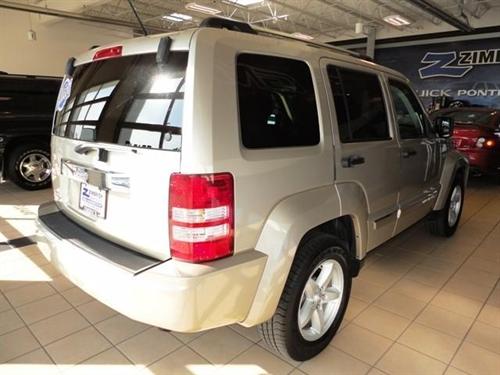 Jeep Liberty 2010 photo 2
