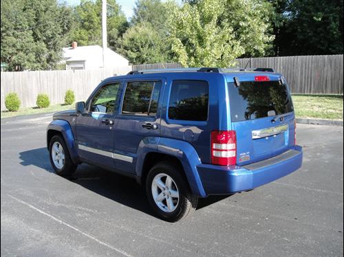 Jeep Liberty 2010 photo 2