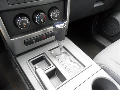 Jeep Liberty 2010 photo 2