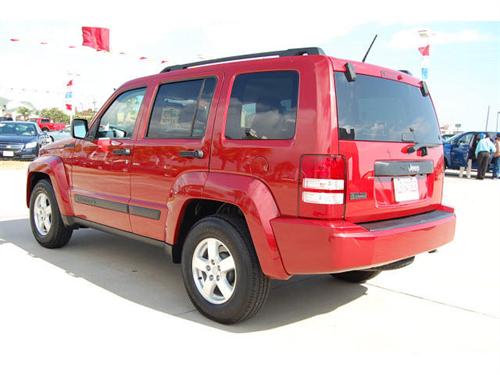 Jeep Liberty 2010 photo 4