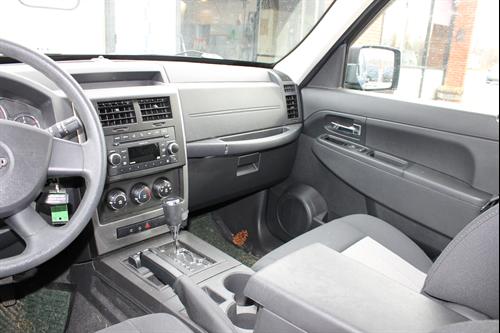 Jeep Liberty 2010 photo 2