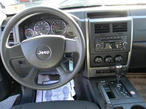 Jeep Liberty 2010 photo 5