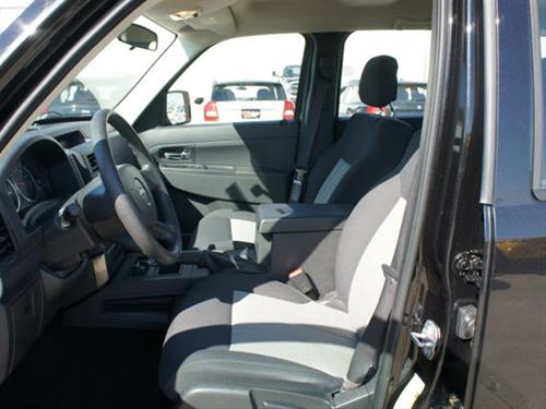 Jeep Liberty 2010 photo 4