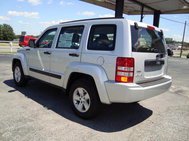 Jeep Liberty 2011 photo 2