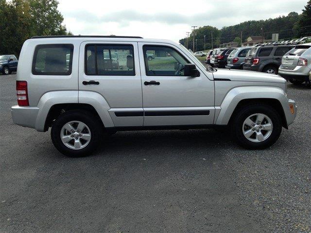 Jeep Liberty 2011 photo 2