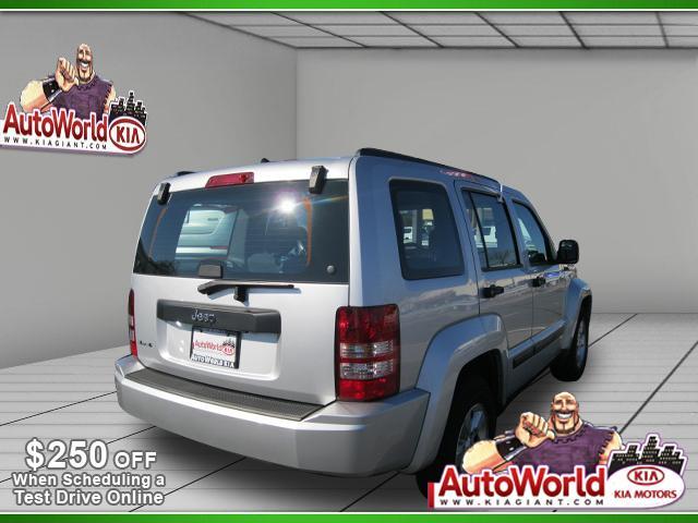Jeep Liberty 2011 photo 2