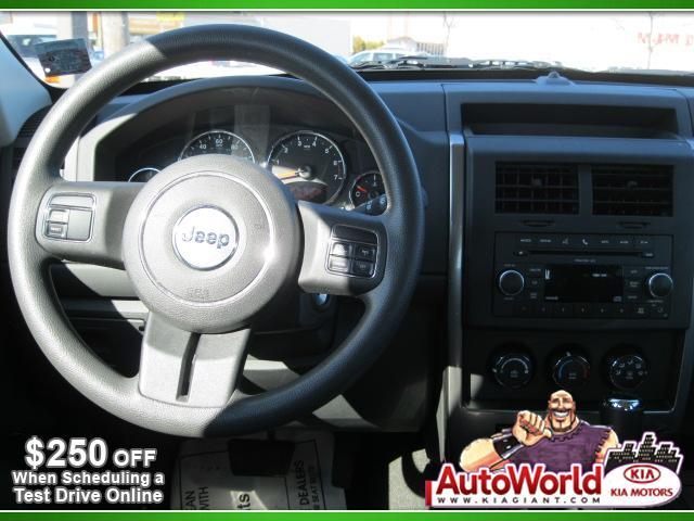 Jeep Liberty 2011 photo 4