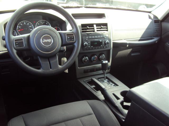 Jeep Liberty 2011 photo 4