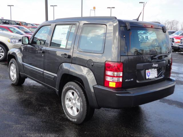Jeep Liberty 2011 photo 2