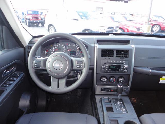 Jeep Liberty 2011 photo 3
