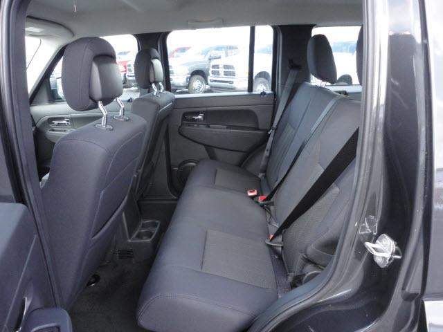 Jeep Liberty 2011 photo 4