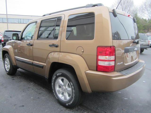 Jeep Liberty 2012 photo 2