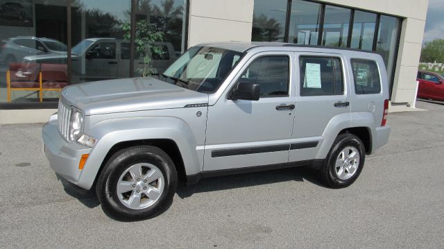 Jeep Liberty LS Flex Fuel 4x4 This Is One Of Our Best Bargains SUV