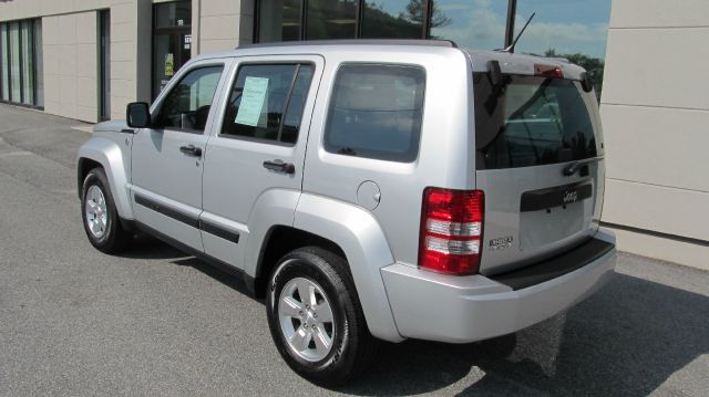 Jeep Liberty 2012 photo 2