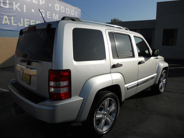 Jeep Liberty 2012 photo 2