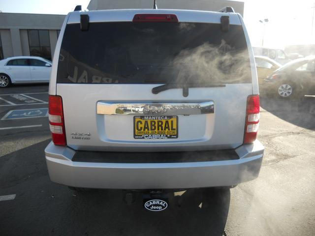 Jeep Liberty 2012 photo 3