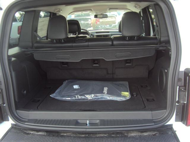 Jeep Liberty 2012 photo 3