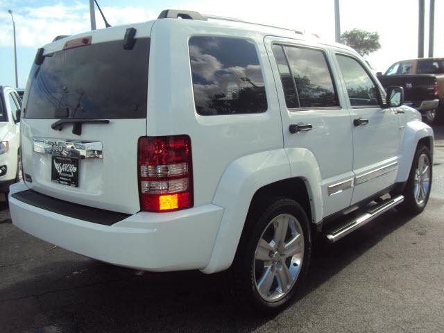 Jeep Liberty 2012 photo 4