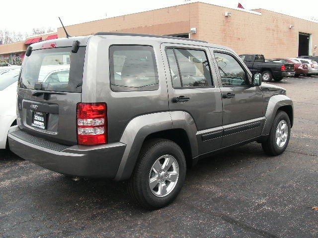 Jeep Liberty 2012 photo 2