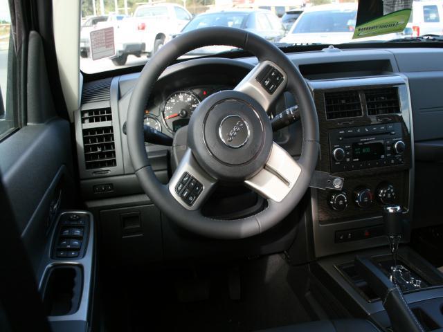 Jeep Liberty 2012 photo 3