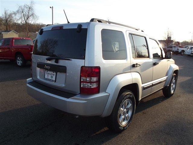 Jeep Liberty 2012 photo 4