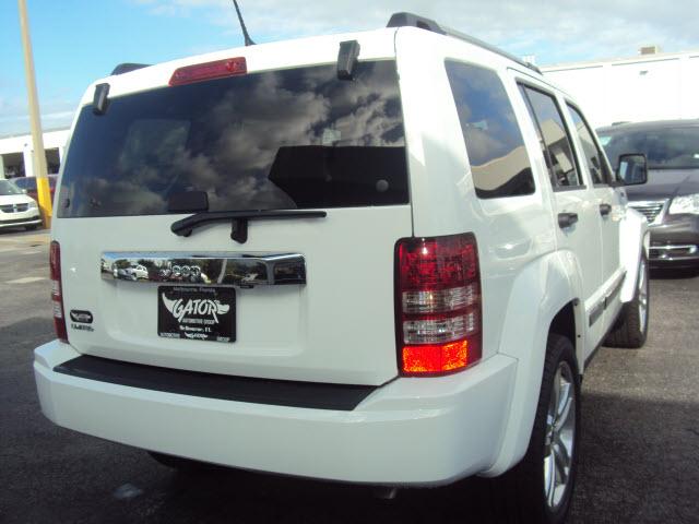 Jeep Liberty 2012 photo 2