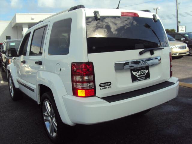 Jeep Liberty 2012 photo 4