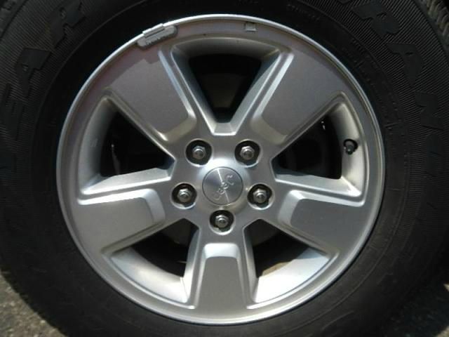 Jeep Liberty 2012 photo 2