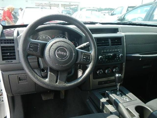 Jeep Liberty 2012 photo 3