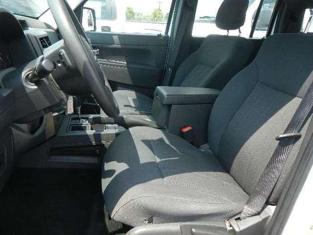 Jeep Liberty 2012 photo 4