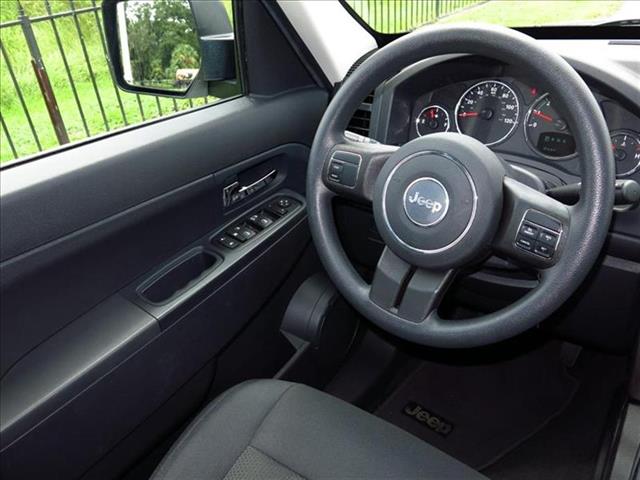 Jeep Liberty 2012 photo 2