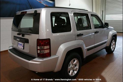 Jeep Liberty 2012 photo 3