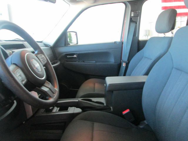 Jeep Liberty 2012 photo 2