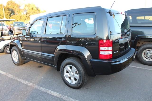 Jeep Liberty 2012 photo 2