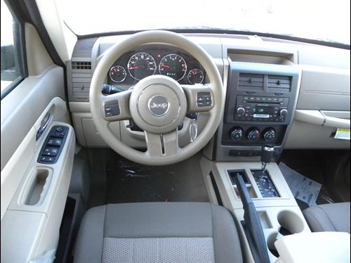 Jeep Liberty 2012 photo 3