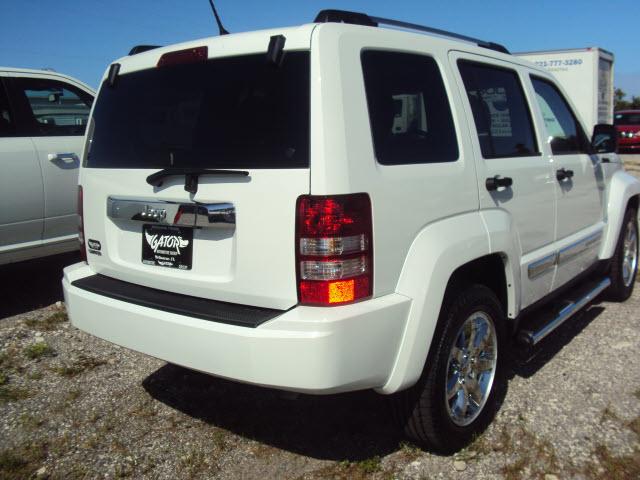 Jeep Liberty 2012 photo 2