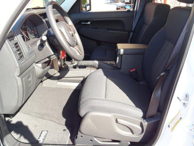 Jeep Liberty 2012 photo 2