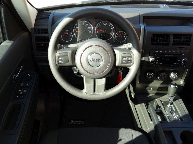 Jeep Liberty 2012 photo 4