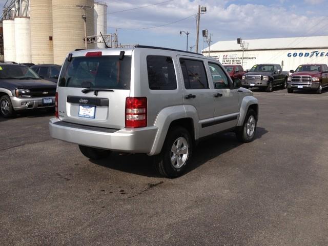 Jeep Liberty 2012 photo 14