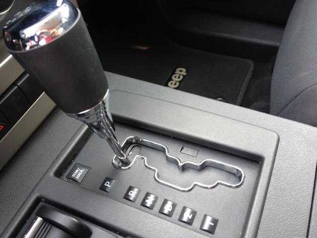 Jeep Liberty 2012 photo 16