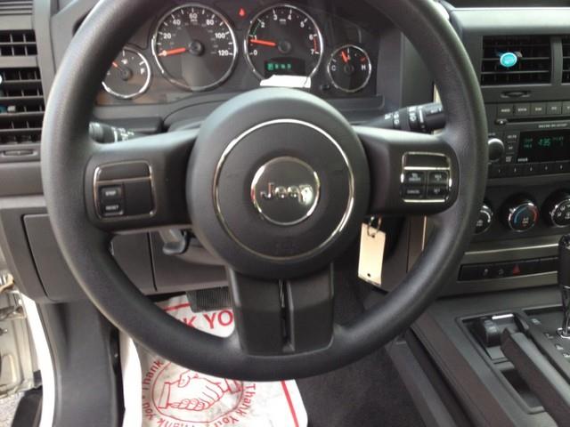Jeep Liberty 2012 photo 5