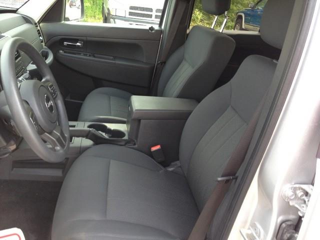 Jeep Liberty 2012 photo 8