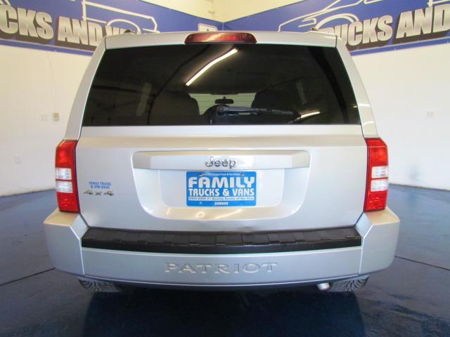 Jeep Patriot 2008 photo 2